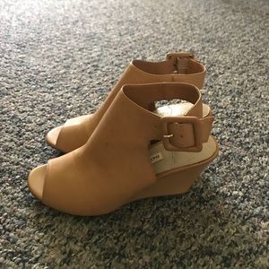Nude wedges booties